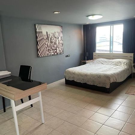 Happy Apple Guesthouse Паттая Екстер'єр фото