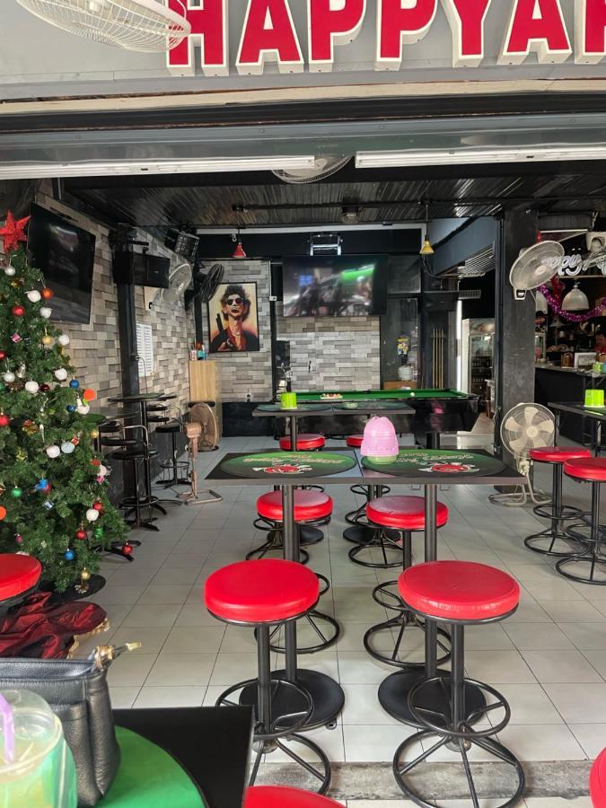 Happy Apple Guesthouse Паттая Екстер'єр фото