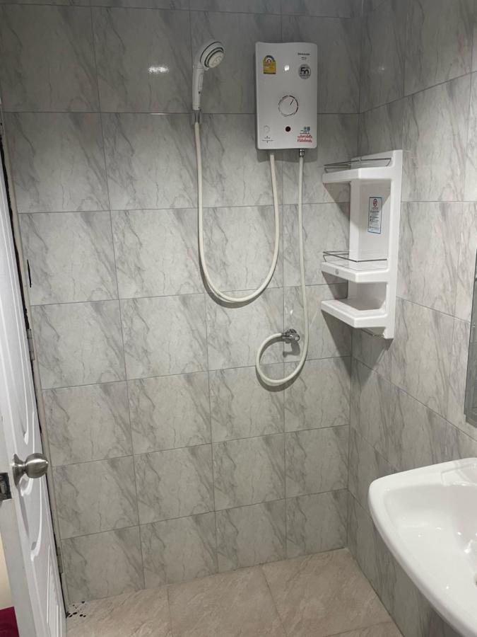 Happy Apple Guesthouse Паттая Екстер'єр фото