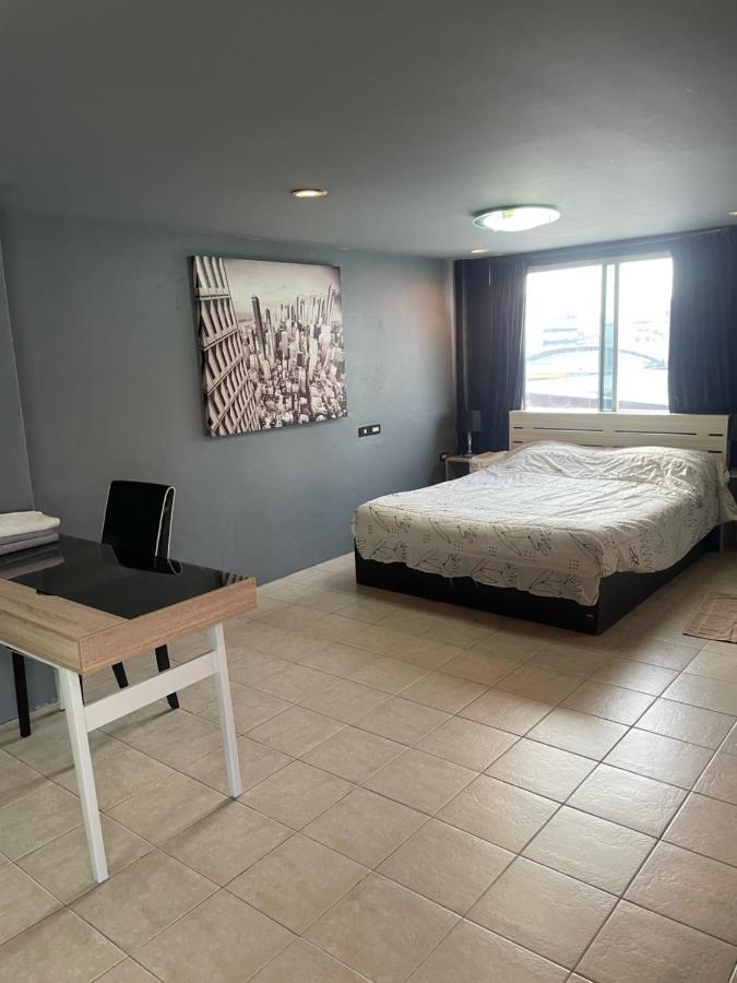 Happy Apple Guesthouse Паттая Екстер'єр фото