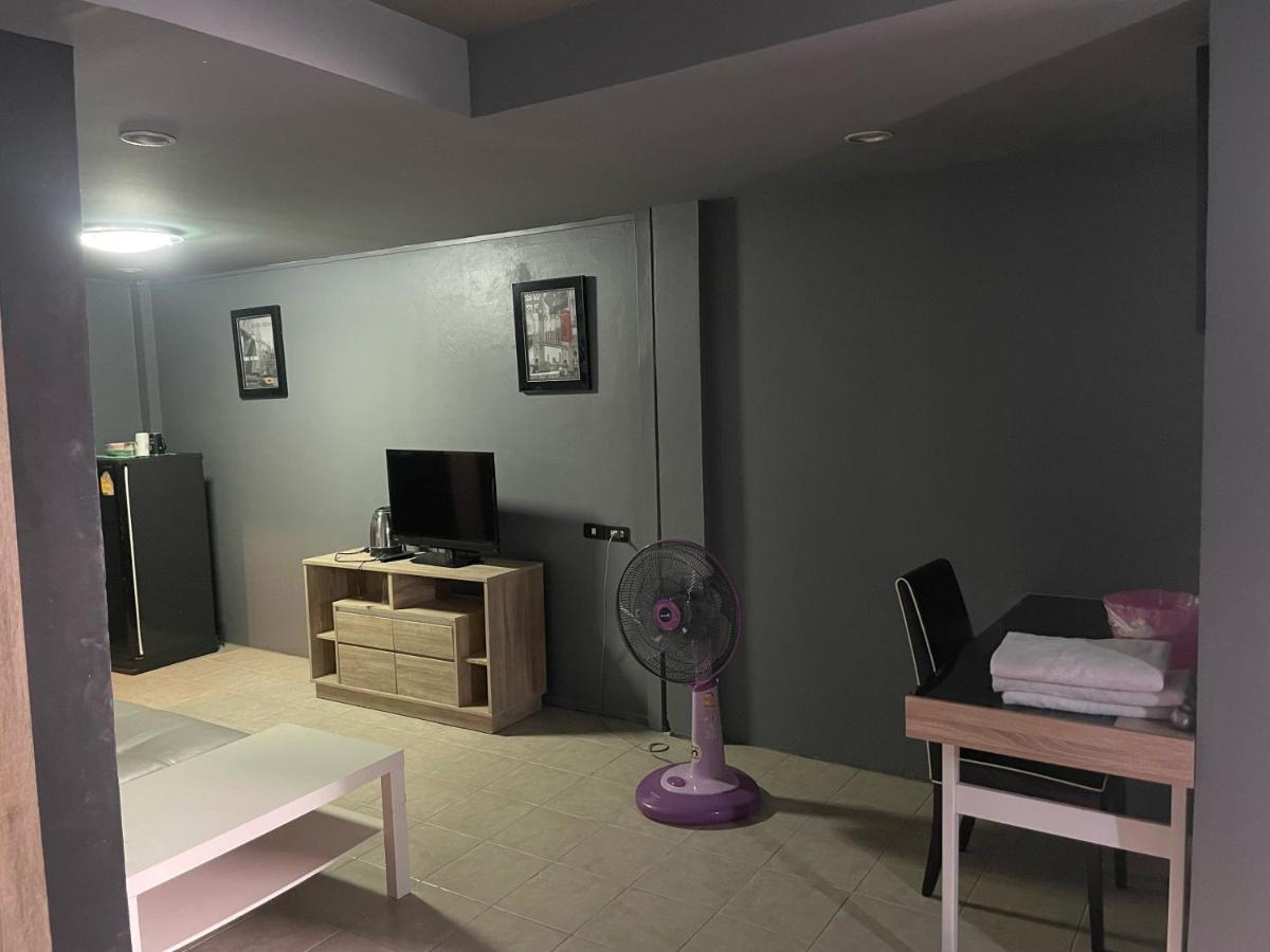 Happy Apple Guesthouse Паттая Екстер'єр фото